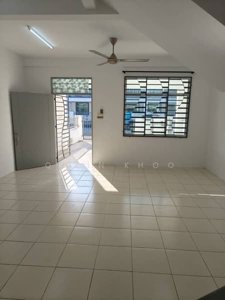 2-storey Terraced House for Sale in Taman Meru (Ipoh) - Qazin Khoo - Living Room - PropertyGuru.com.my