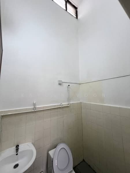 1-storey Terraced House for Sale in Taman Desa Cemerlang (Ulu Tiram) - Kayden Voon - Bathroom - PropertyGuru.com.my