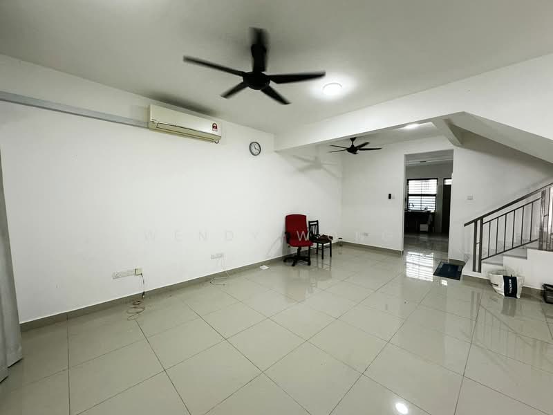 Rumah Teres 2 Tingkat untuk Disewa di Bandar Tiram (Ulu Tiram) - Wendy Wong - Living Room - PropertyGuru.com.my