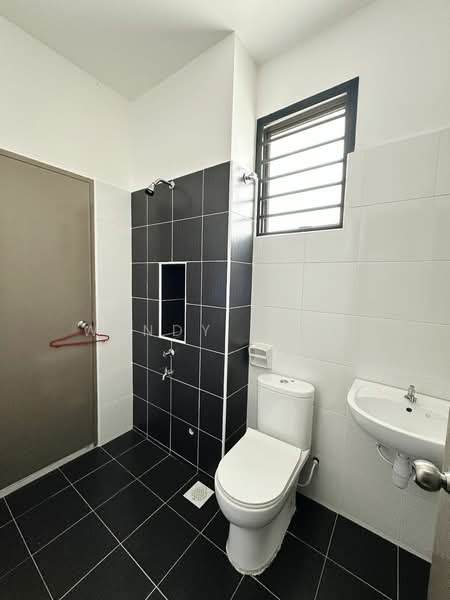 Rumah Teres 2 Tingkat untuk Disewa di Bandar Tiram (Ulu Tiram) - Wendy Wong - Bathroom - PropertyGuru.com.my