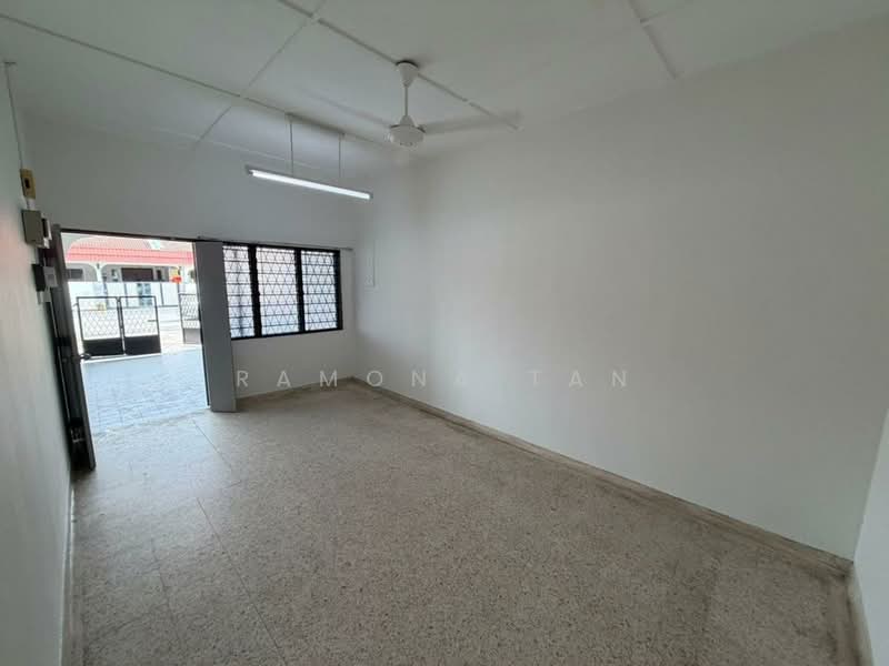 Rumah Teres 1 Tingkat untuk Dijual di Taman Malim Jaya (Bachang) - Ramona Tan - Living Room - PropertyGuru.com.my