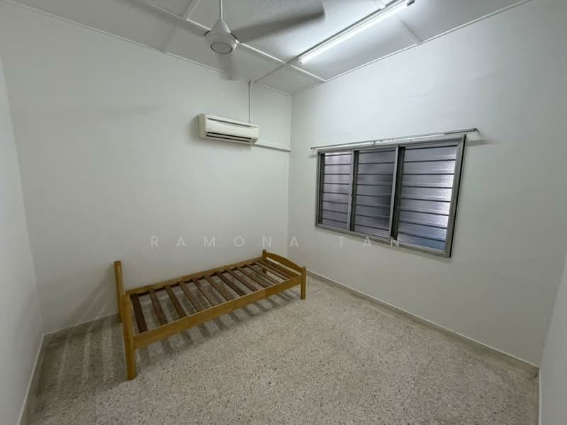 Rumah Teres 1 Tingkat untuk Dijual di Taman Malim Jaya (Bachang) - Ramona Tan - Bedroom - PropertyGuru.com.my