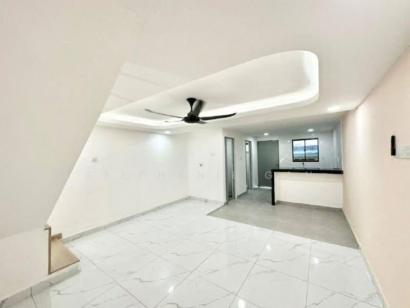 Rumah Teres 2 Tingkat untuk Dijual di Taman Megah Ria (Masai) - Stephanie Gan - Living Room - PropertyGuru.com.my
