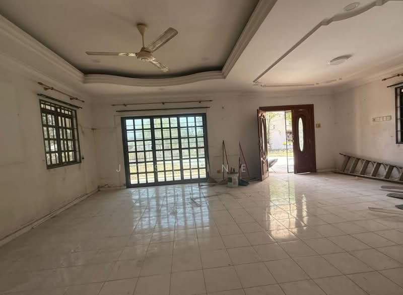 Bungalow for Sale in Desa Pengkalan Bandaraya (Lahat) - Joseline . - Living Room - PropertyGuru.com.my