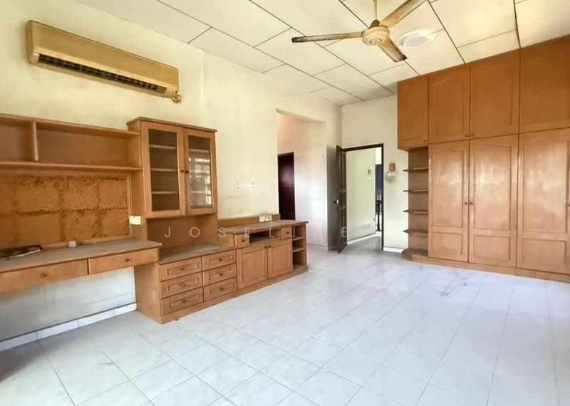 Bungalow for Sale in Desa Pengkalan Bandaraya (Lahat) - Joseline . - Living Room - PropertyGuru.com.my