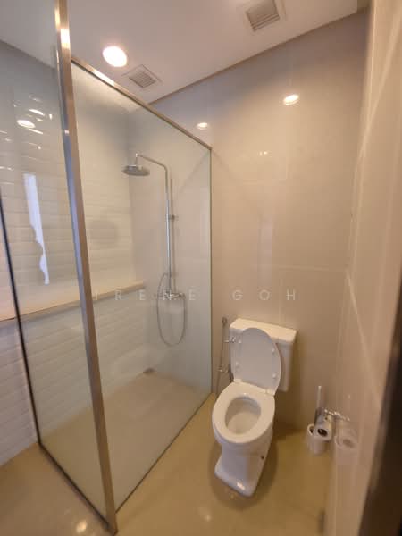 Kondominium untuk Dijual di Quayside Seafront Resort Condominiums - Irene Goh - Bathroom - PropertyGuru.com.my