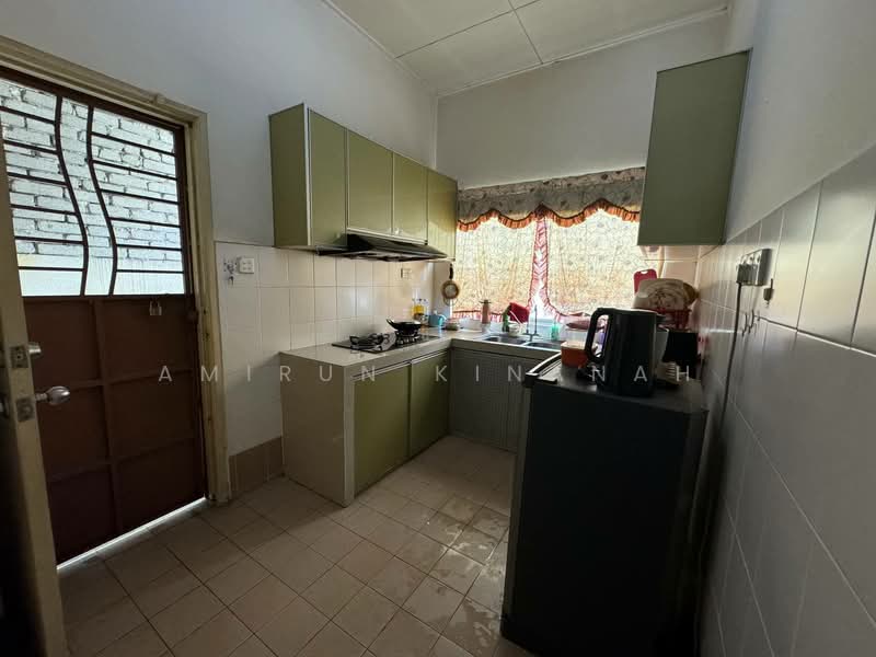 Rumah Teres untuk Dijual di Bandar Putera 2 (Klang) - Amirun Kinanah - Kitchen - PropertyGuru.com.my