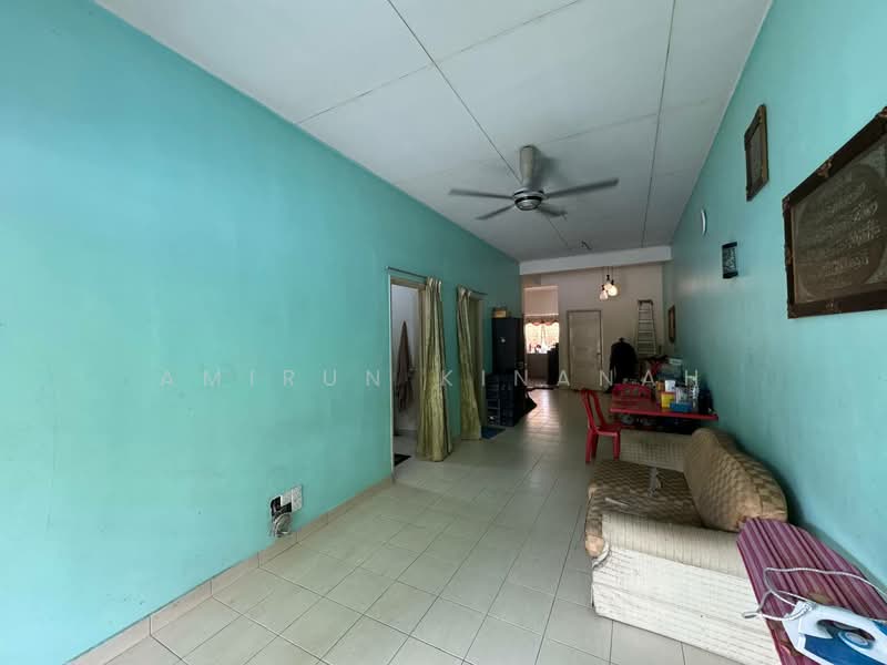 Rumah Teres untuk Dijual di Bandar Putera 2 (Klang) - Amirun Kinanah - Living Room - PropertyGuru.com.my