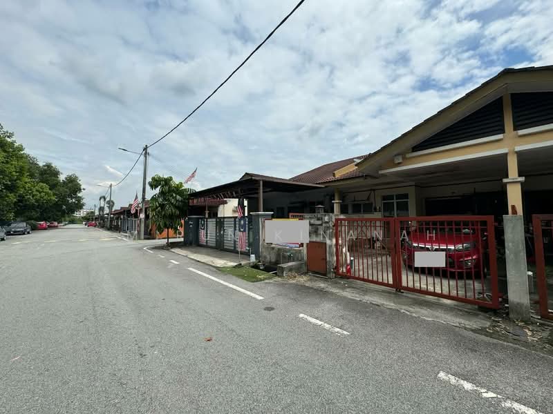 Rumah Teres untuk Dijual di Bandar Putera 2 (Klang) - Amirun Kinanah - Exterior - PropertyGuru.com.my