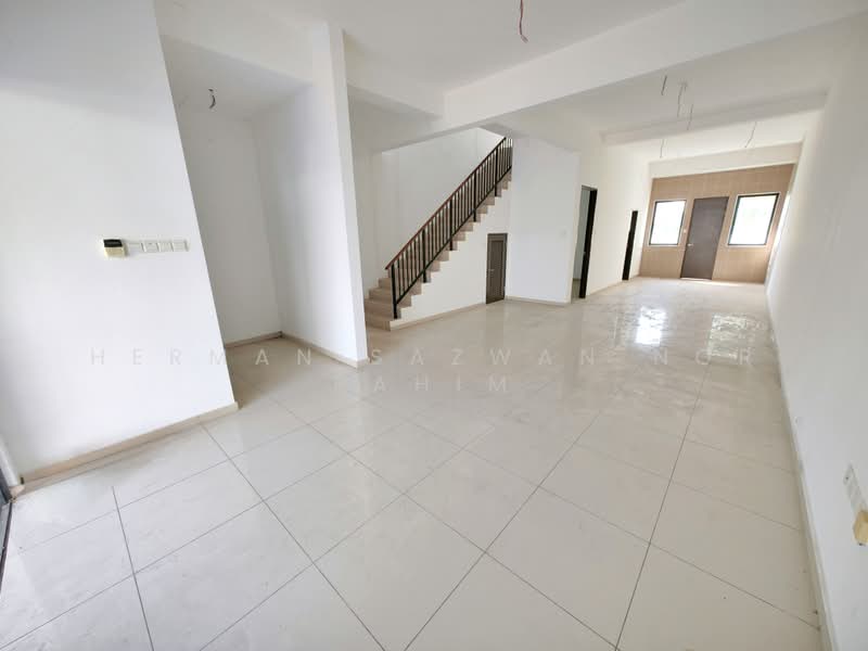 3-storey Terraced House for Sale in Puchong (Selangor) - Herman Sazwan Nor Rahim - Living Room - PropertyGuru.com.my