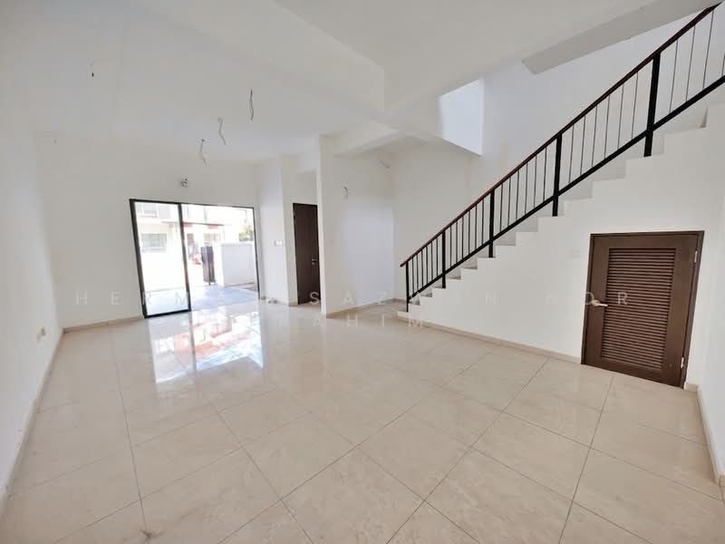 3-storey Terraced House for Sale in Puchong (Selangor) - Herman Sazwan Nor Rahim - Living Room - PropertyGuru.com.my