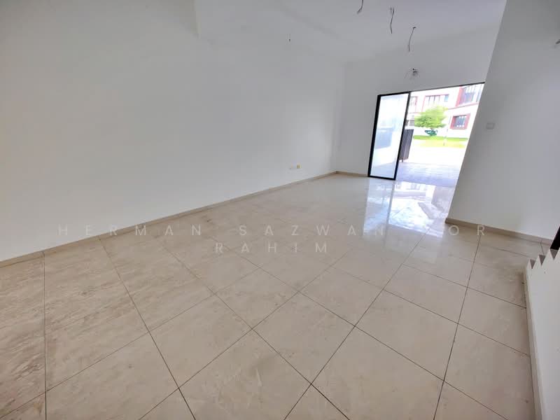 3-storey Terraced House for Sale in Puchong (Selangor) - Herman Sazwan Nor Rahim - Living Room - PropertyGuru.com.my