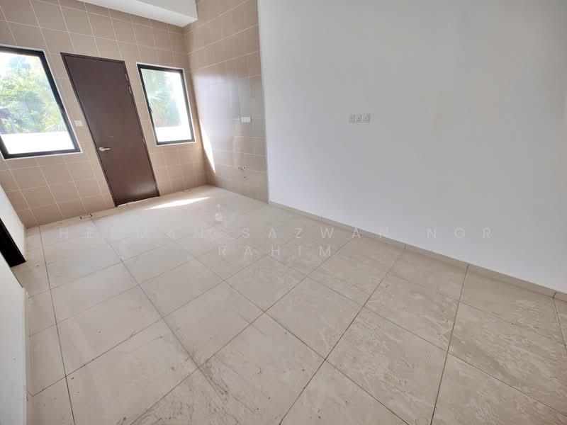 3-storey Terraced House for Sale in Puchong (Selangor) - Herman Sazwan Nor Rahim - Kitchen - PropertyGuru.com.my