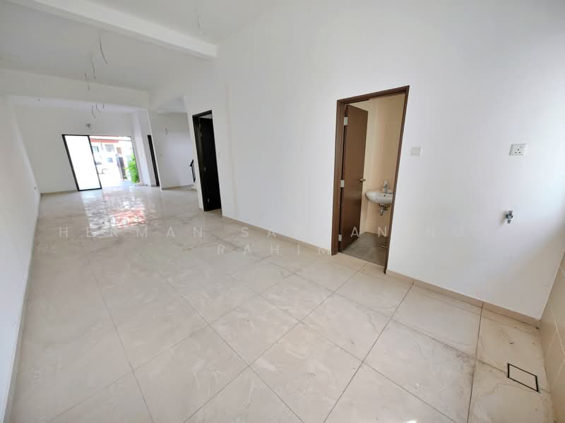 3-storey Terraced House for Sale in Puchong (Selangor) - Herman Sazwan Nor Rahim - Kitchen - PropertyGuru.com.my