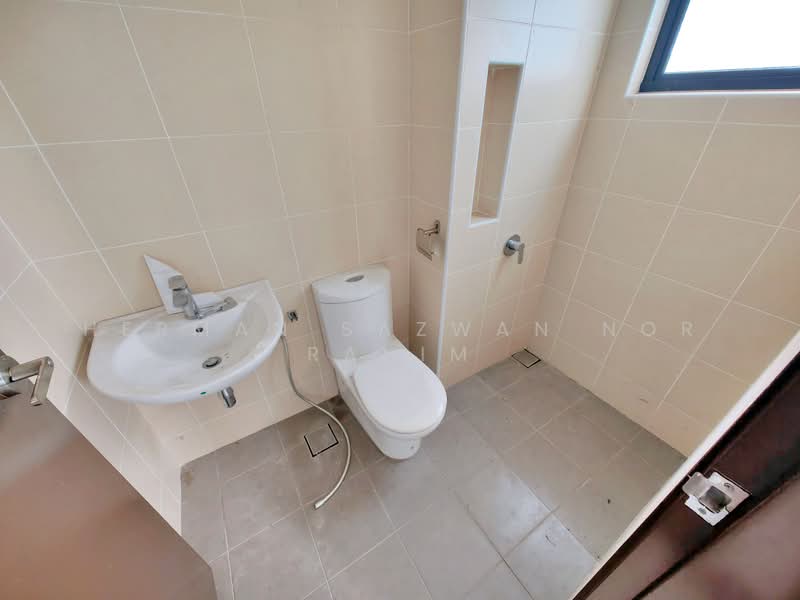 3-storey Terraced House for Sale in Puchong (Selangor) - Herman Sazwan Nor Rahim - Bathroom - PropertyGuru.com.my
