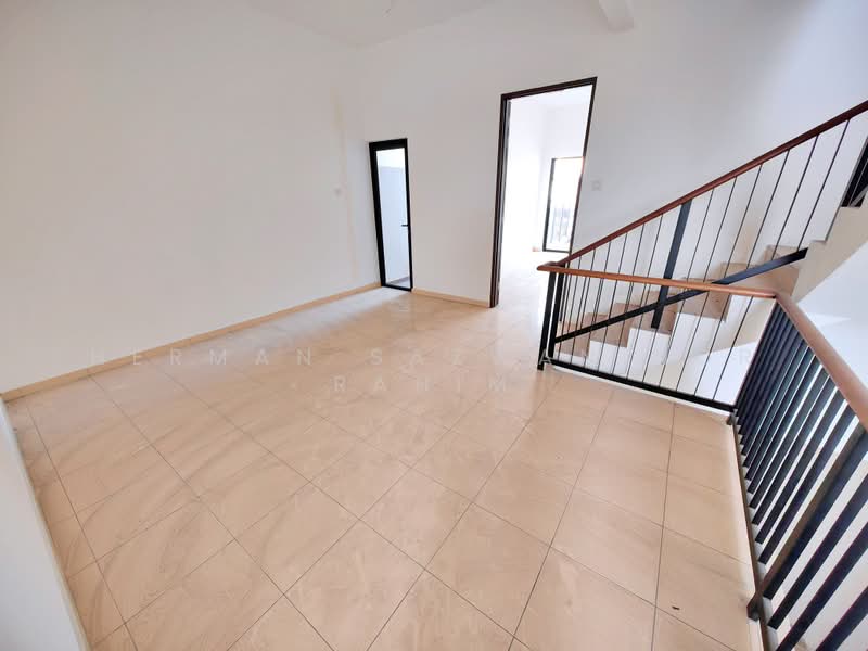 3-storey Terraced House for Sale in Puchong (Selangor) - Herman Sazwan Nor Rahim - Living Room - PropertyGuru.com.my
