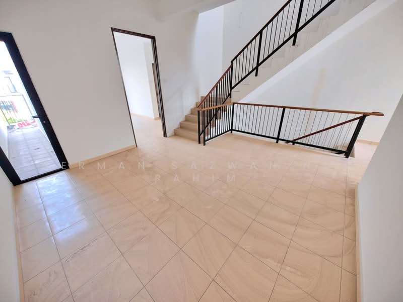 3-storey Terraced House for Sale in Puchong (Selangor) - Herman Sazwan Nor Rahim - Living Room - PropertyGuru.com.my