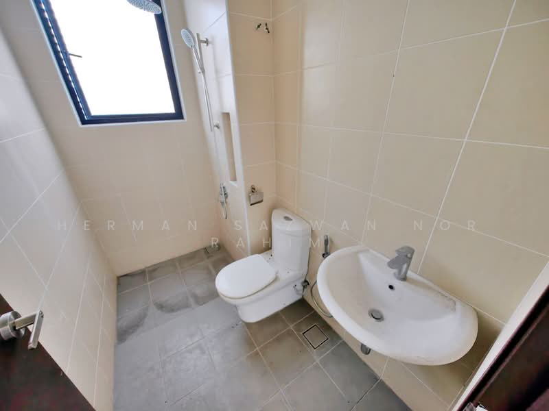 3-storey Terraced House for Sale in Puchong (Selangor) - Herman Sazwan Nor Rahim - Bathroom - PropertyGuru.com.my