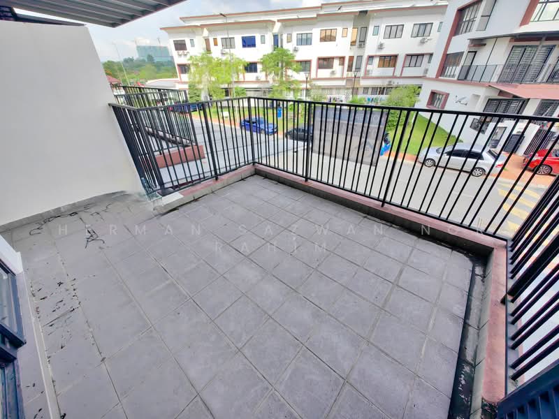3-storey Terraced House for Sale in Puchong (Selangor) - Herman Sazwan Nor Rahim - Balcony - PropertyGuru.com.my