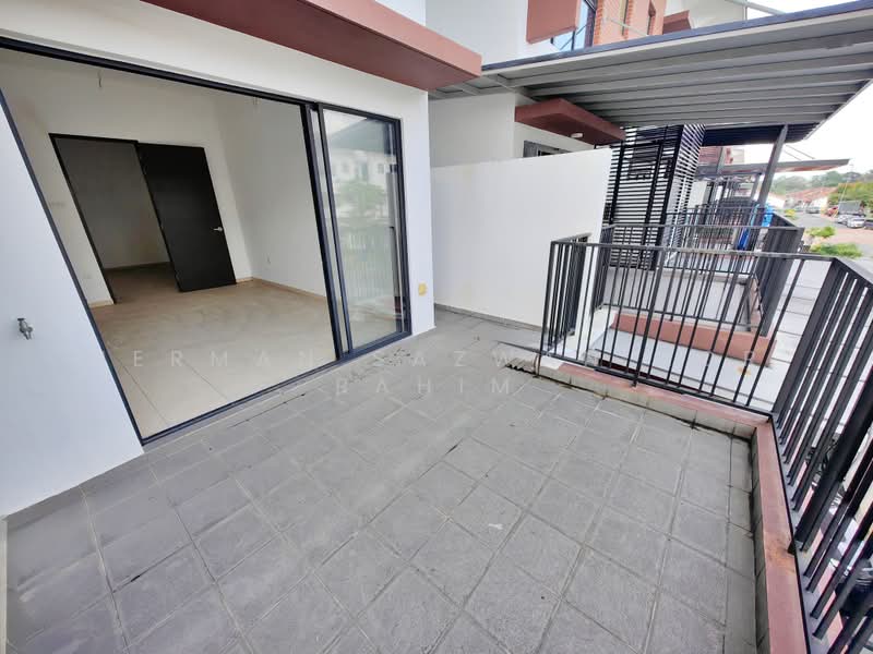 3-storey Terraced House for Sale in Puchong (Selangor) - Herman Sazwan Nor Rahim - Balcony - PropertyGuru.com.my