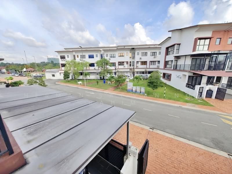 3-storey Terraced House for Sale in Puchong (Selangor) - Herman Sazwan Nor Rahim - Exterior - PropertyGuru.com.my