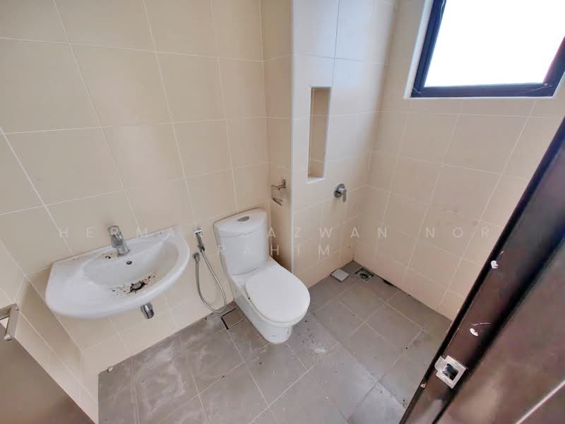 3-storey Terraced House for Sale in Puchong (Selangor) - Herman Sazwan Nor Rahim - Bathroom - PropertyGuru.com.my