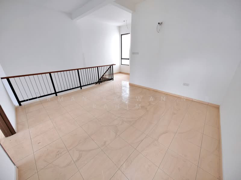 3-storey Terraced House for Sale in Puchong (Selangor) - Herman Sazwan Nor Rahim - Living Room - PropertyGuru.com.my