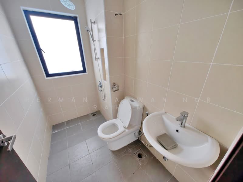 3-storey Terraced House for Sale in Puchong (Selangor) - Herman Sazwan Nor Rahim - Bathroom - PropertyGuru.com.my