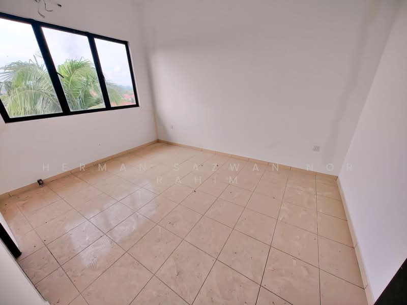 3-storey Terraced House for Sale in Puchong (Selangor) - Herman Sazwan Nor Rahim - Bedroom - PropertyGuru.com.my