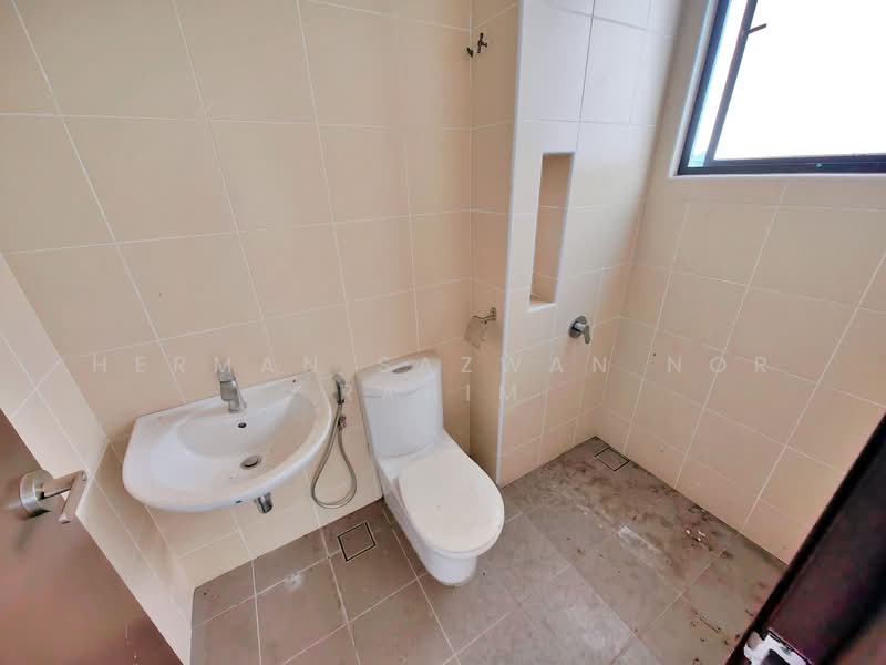 3-storey Terraced House for Sale in Puchong (Selangor) - Herman Sazwan Nor Rahim - Bathroom - PropertyGuru.com.my