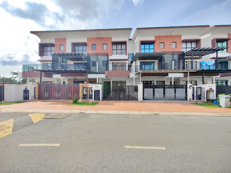 3-storey Terraced House for Sale in Puchong (Selangor) - Herman Sazwan Nor Rahim - Exterior - PropertyGuru.com.my