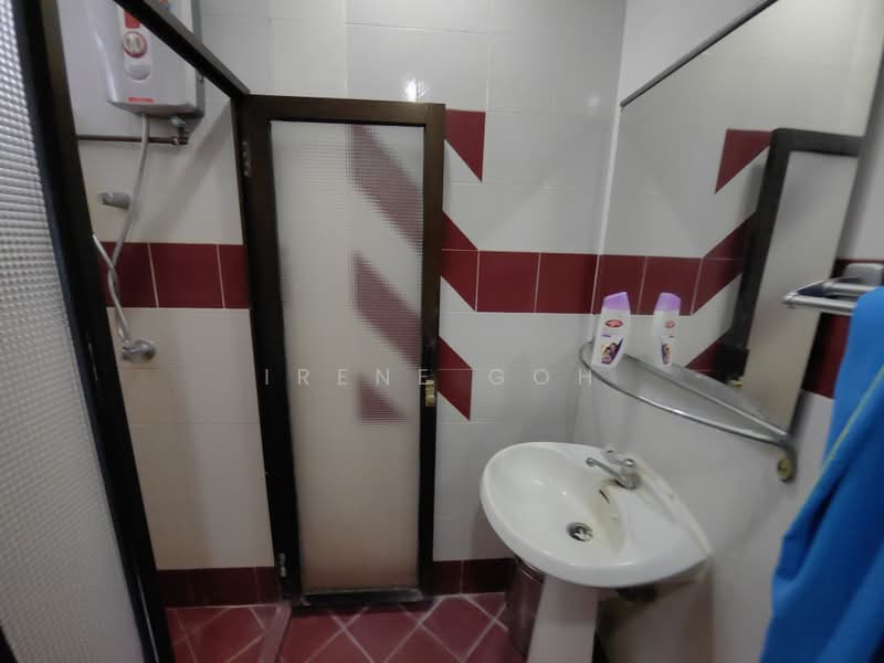 Condominium for Rent at Marina Tower (Ratu Mutiara) - Irene Goh - Bathroom - PropertyGuru.com.my