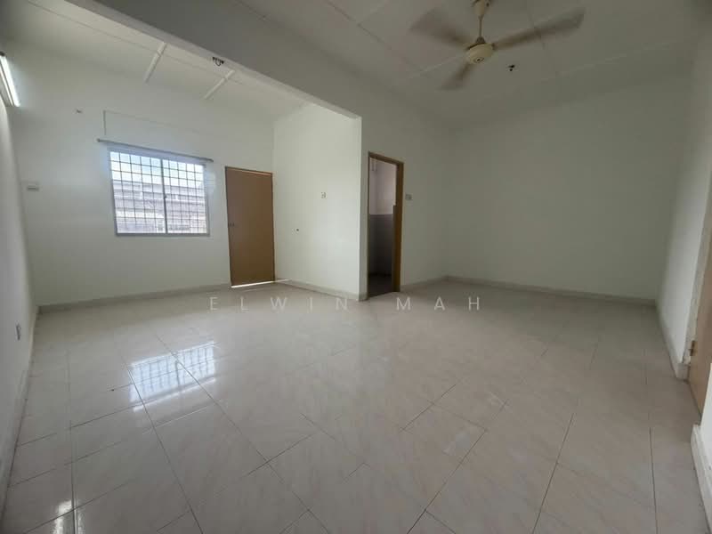 Rumah Teres 2 Tingkat untuk Dijual di Rawang (Selangor) - Elwin Mah - Living Room - PropertyGuru.com.my