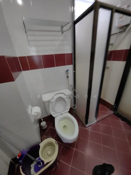 Kondominium untuk Dijual di Marina Tower (Ratu Mutiara) - Irene Goh - Bathroom - PropertyGuru.com.my