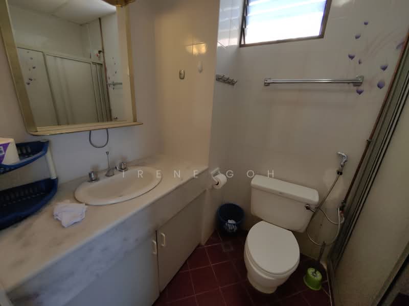 Kondominium untuk Dijual di Marina Tower (Ratu Mutiara) - Irene Goh - Bathroom - PropertyGuru.com.my