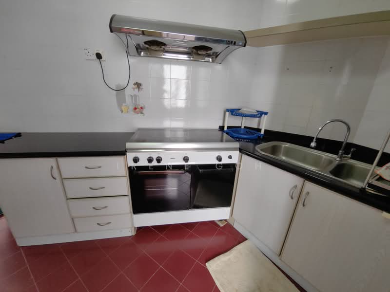 Kondominium untuk Dijual di Marina Tower (Ratu Mutiara) - Irene Goh - Kitchen - PropertyGuru.com.my