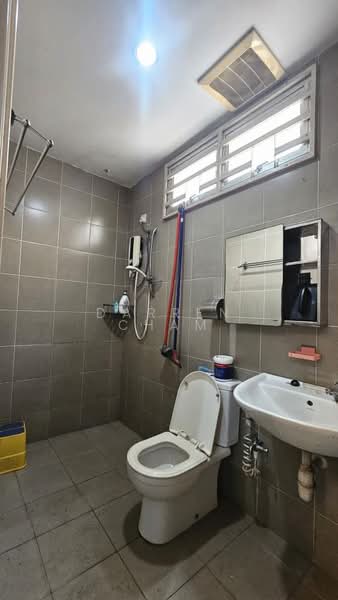 Kondominium untuk Dijual di Carissa Park Condominium - Darren Cham - Bathroom - PropertyGuru.com.my