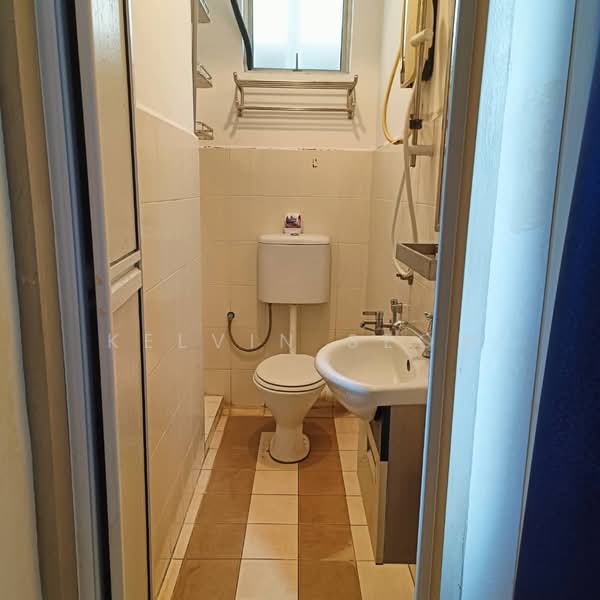 Apartment for Rent at Damai Vista Apartment - Kelvin Seow - Bathroom - PropertyGuru.com.my