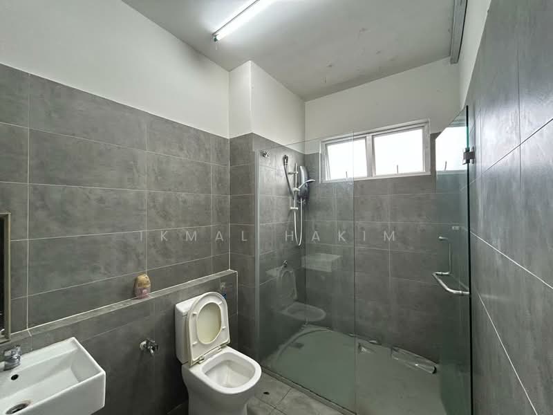 2-storey Terraced House for Rent in Dengkil (Selangor) - Ikmal Hakim - Bathroom - PropertyGuru.com.my