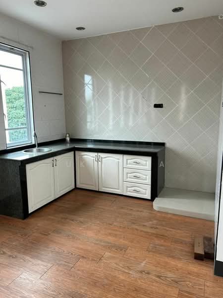 Commercial Semi-D for Rent in Bandar Bukit Tinggi (Klang) - Yuki Chua - Kitchen - PropertyGuru.com.my