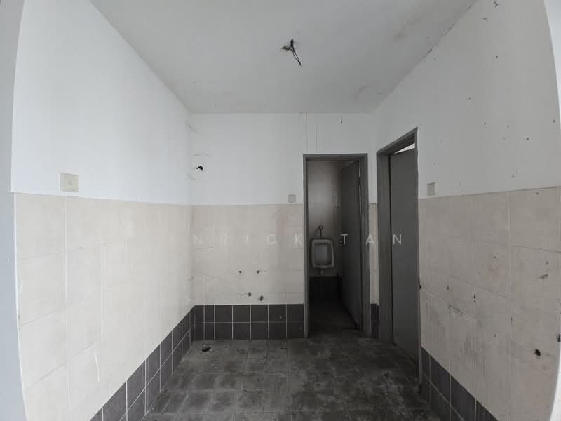 Shop for Rent in Kemuning Utama (Shah Alam) - Henrick Tan - Bathroom - PropertyGuru.com.my