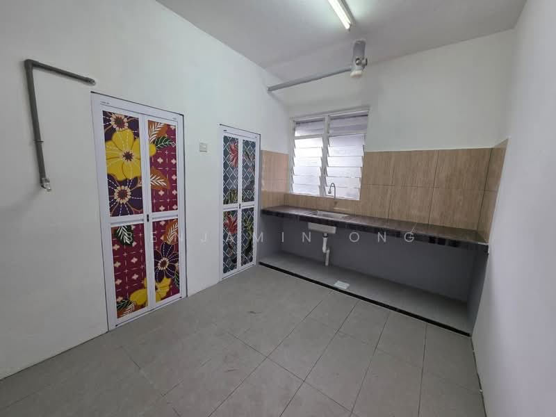 Rumah Flat untuk Dijual di Taman Daya - Jalan Pinang 3, 4 - Benjamin Ong - Kitchen - PropertyGuru.com.my
