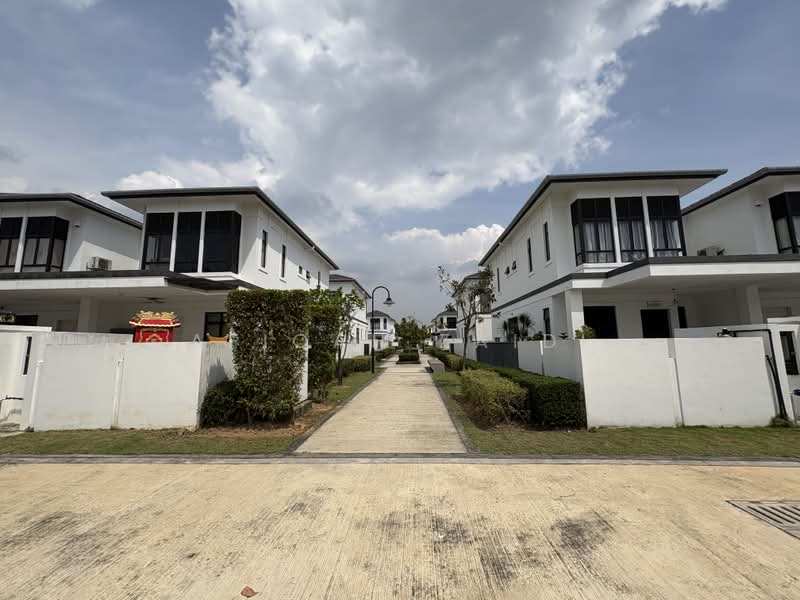 Rumah Teres 2 Tingkat untuk Dijual di Eco Grandeur (Puncak Alam) - Afiqah zaidi - PropertyGuru.com.my