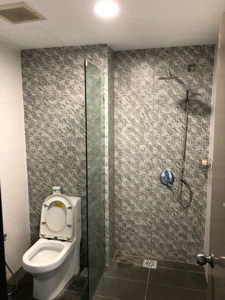 Service Residence for Rent at SkyVille 8 @ Benteng 8 - Vincent Chye - Bathroom - PropertyGuru.com.my