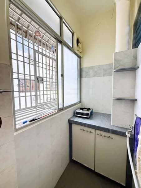 Pangsapuri untuk Disewa di Gambier Heights - Weng Sern - Kitchen - PropertyGuru.com.my