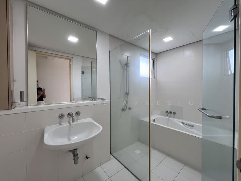 Condominium for Rent at One Jelatek - Valerie Arnesto - Master Bathroom - PropertyGuru.com.my