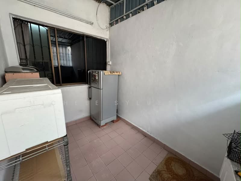 2-storey Terraced House for Sale in Taman Sri Putri (Skudai) - Michele Sylvester - Kitchen - PropertyGuru.com.my
