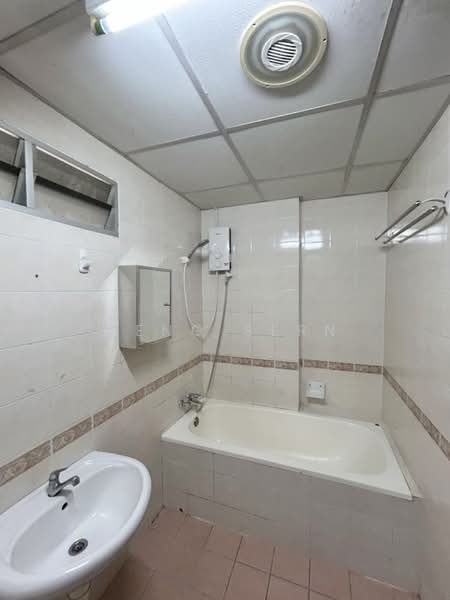 Condominium for Rent at Putra Place Condominium - Weng Sern - Bathroom - PropertyGuru.com.my
