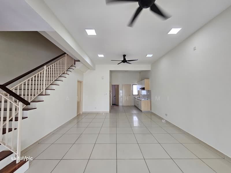 Rumah Teres 2 Tingkat untuk Dijual di Alam Impian (Shah Alam) - SAIFUL HELMI - Living Room - PropertyGuru.com.my