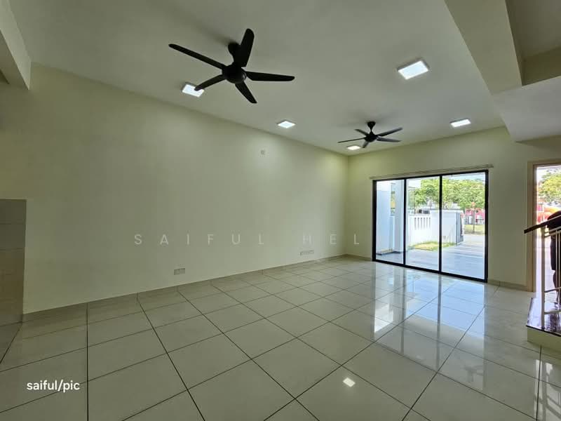 Rumah Teres 2 Tingkat untuk Dijual di Alam Impian (Shah Alam) - SAIFUL HELMI - Living Room - PropertyGuru.com.my
